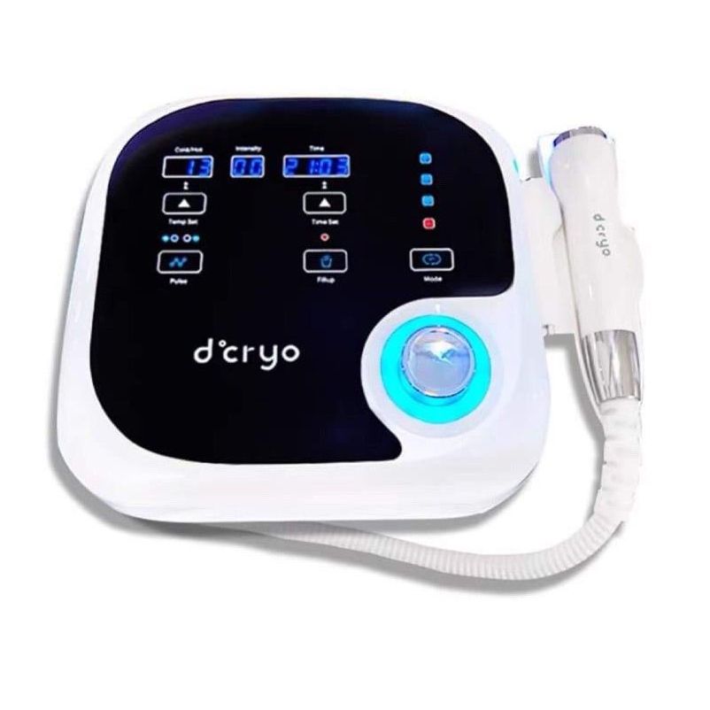 D'cryo 裝置位於白色表面上