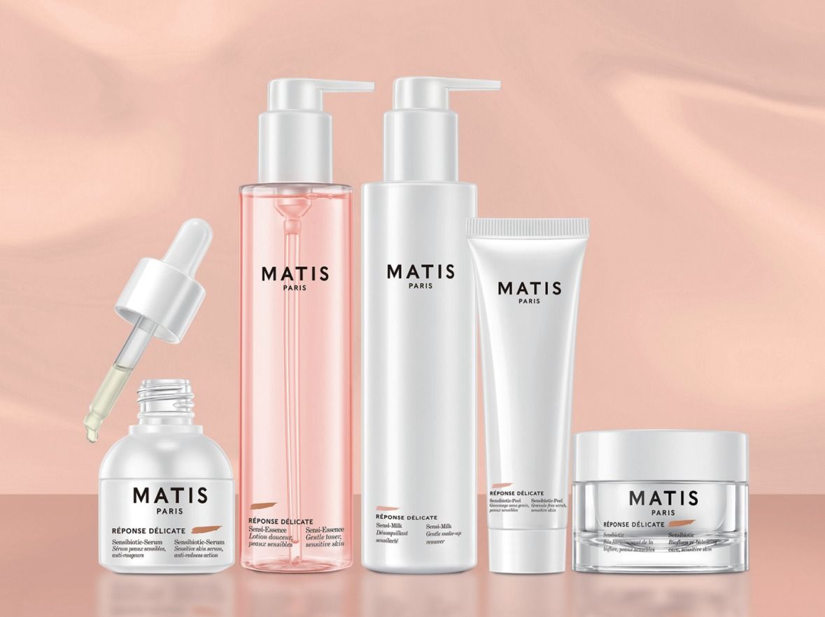 一組白色瓶子，上面寫著“matis”