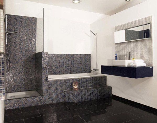 bathroom with mosaic tiling