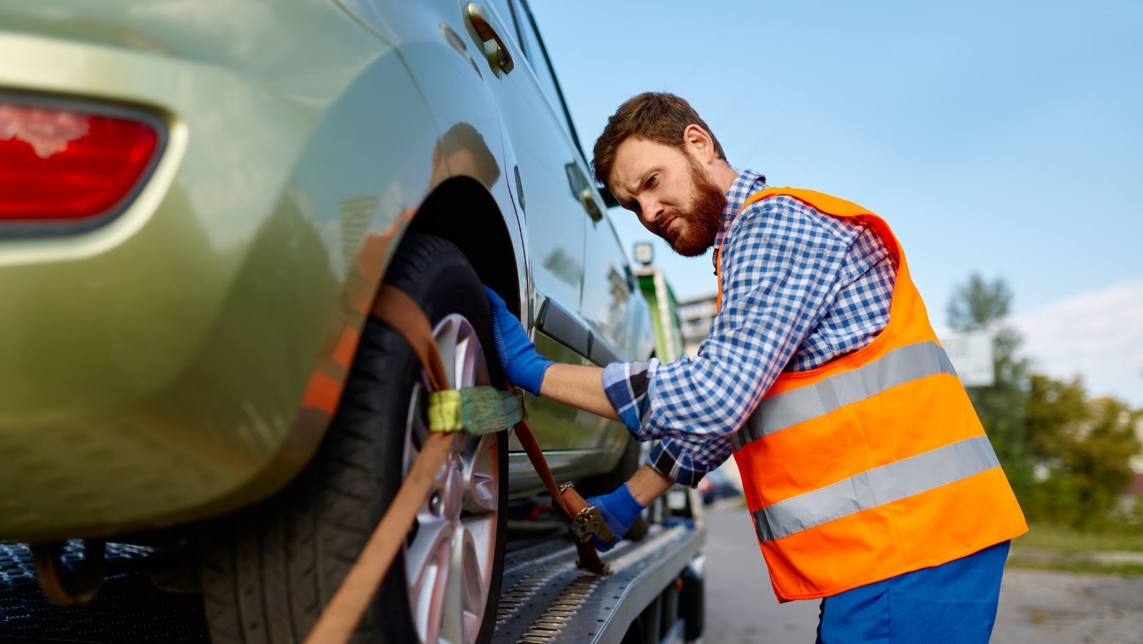 How Do You Properly Secure Your Vehicle On A Tow Truck 1113