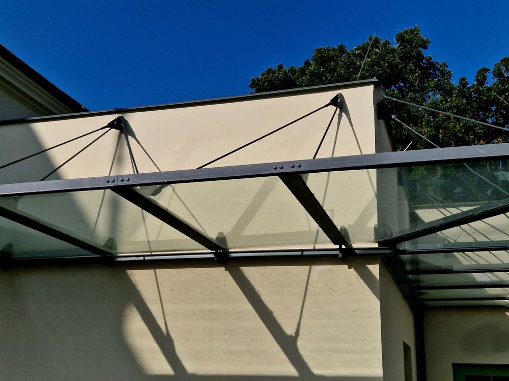 Struts On The Pivot Pin — Glass Repairs & Installations in Quirindi, NSW