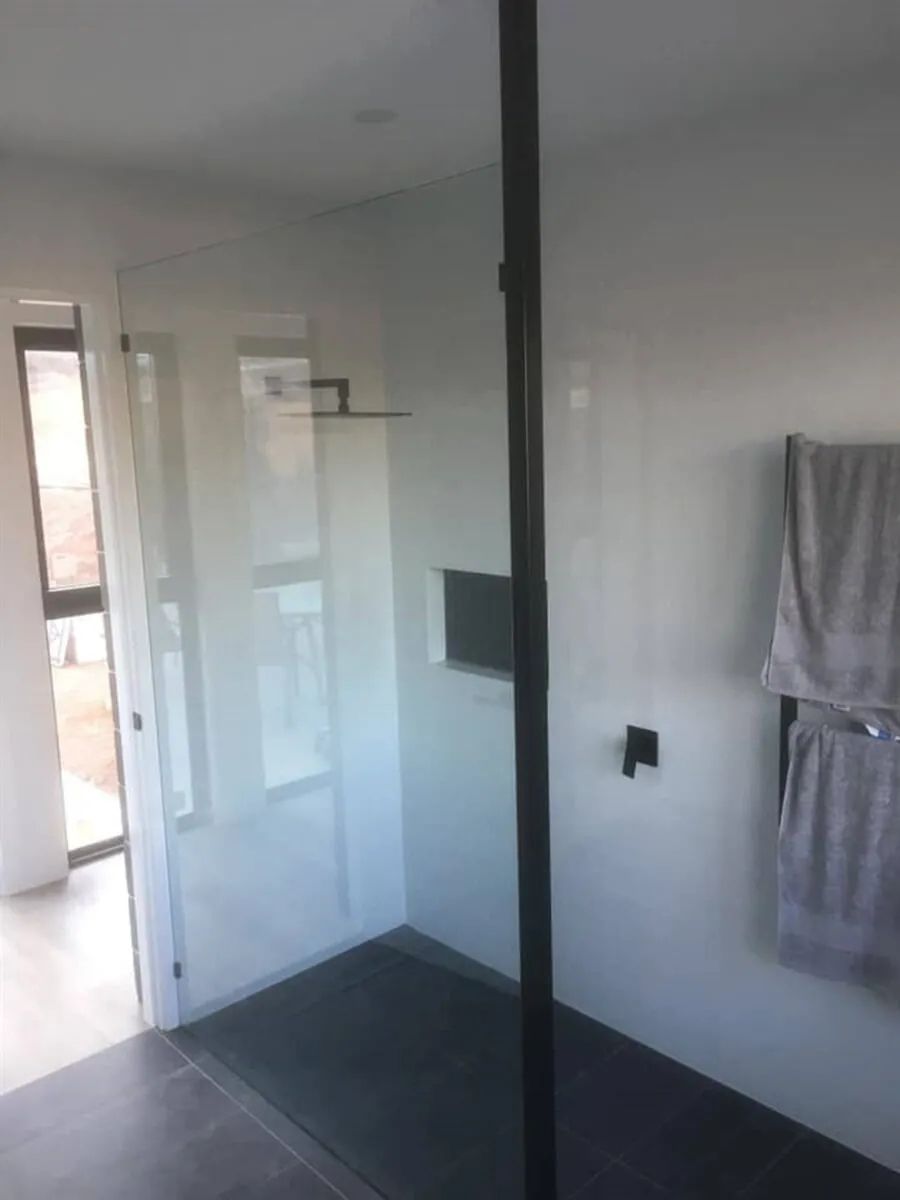 Glass Shower In A Bathroom — Mirrors & Splashbacks in Taminda, NSW