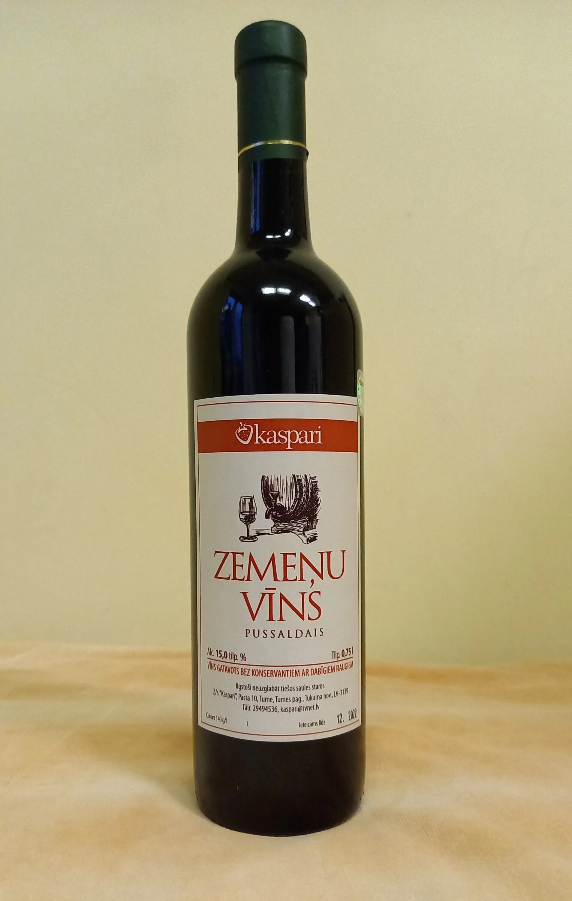 Zemeņu pussaldais vīns, zemeņu vīns, zemenes, vasara, vīns, vīni, atpūta, salds, vasaras dzēriens