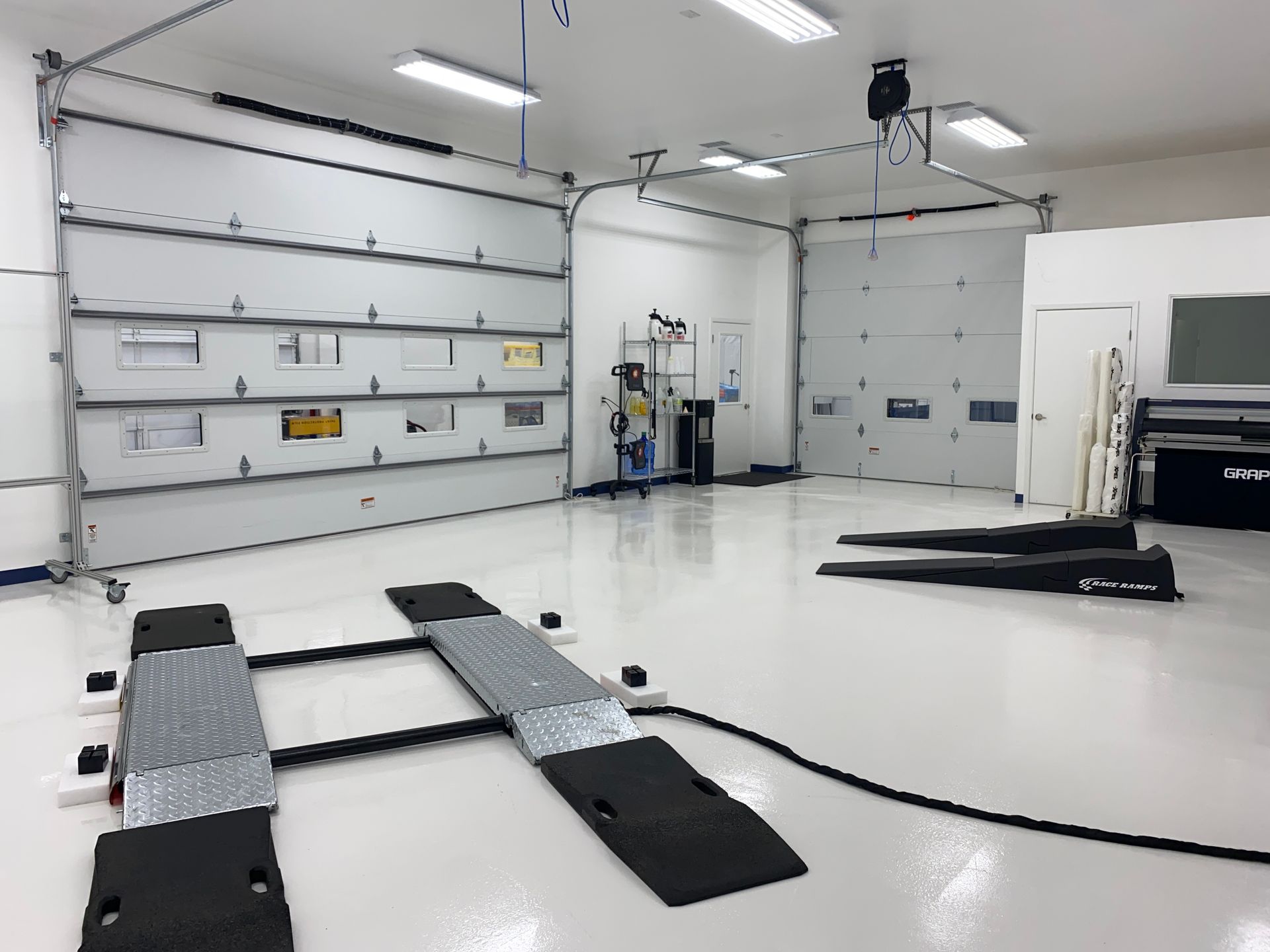 A garage with a lift in the middle of it