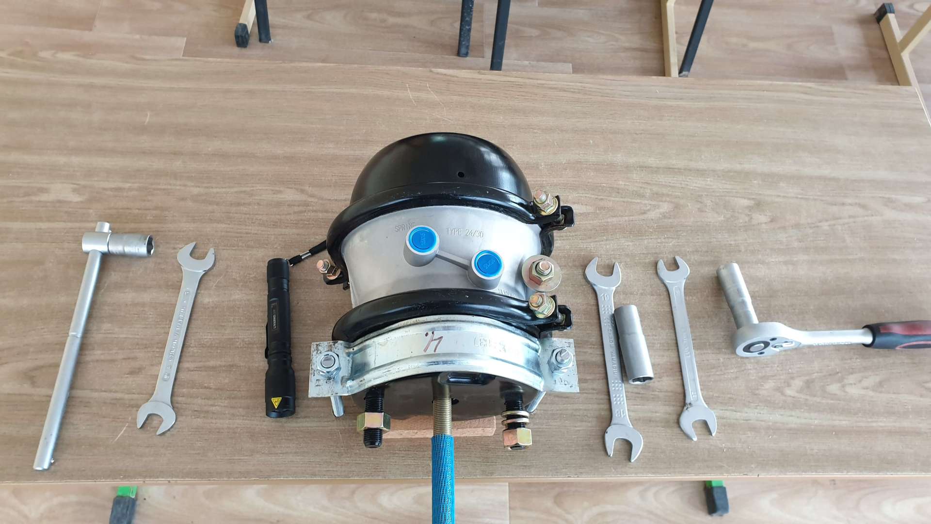 Profesionālo autovadītāju apmācība darbā ar energoakumulatoru