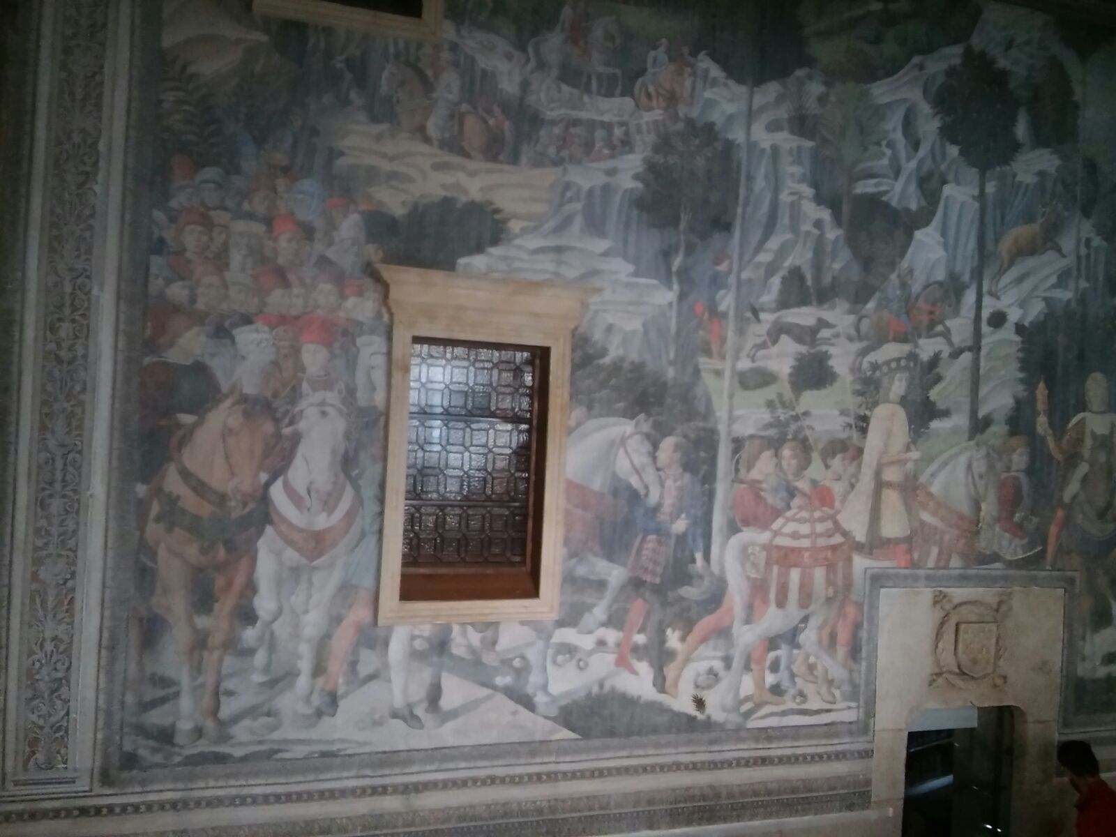 Un cuadro en una pared con una ventana en el medio.