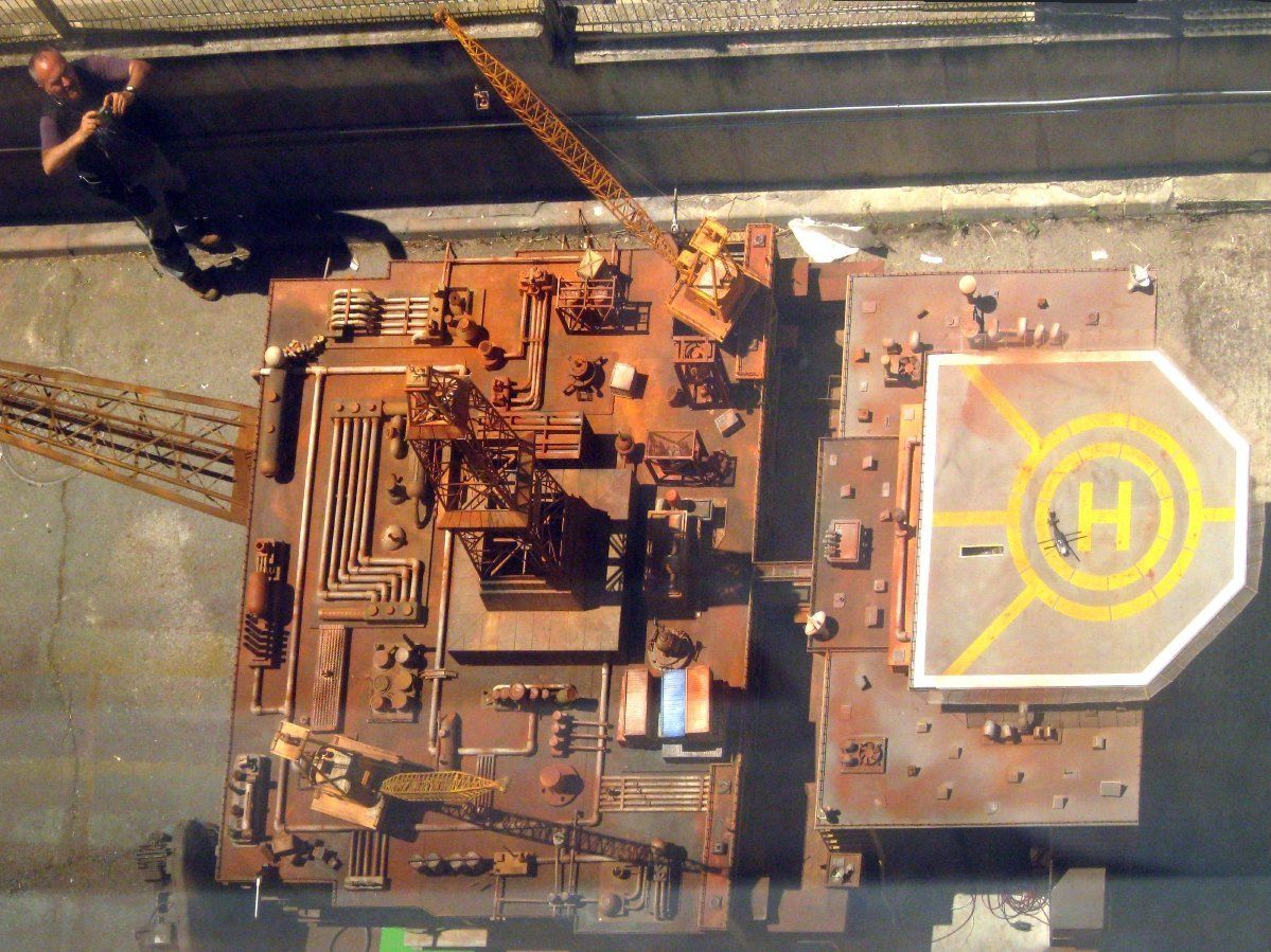 Una vista aérea de una plataforma de aterrizaje para helicópteros