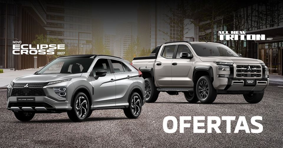 Casal assinando documentos em uma concessionária de carros, sorrindo para um vendedor.