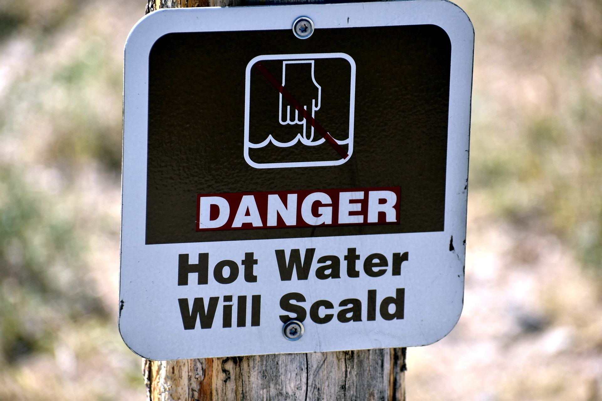 A sign that says danger hot water will scald
