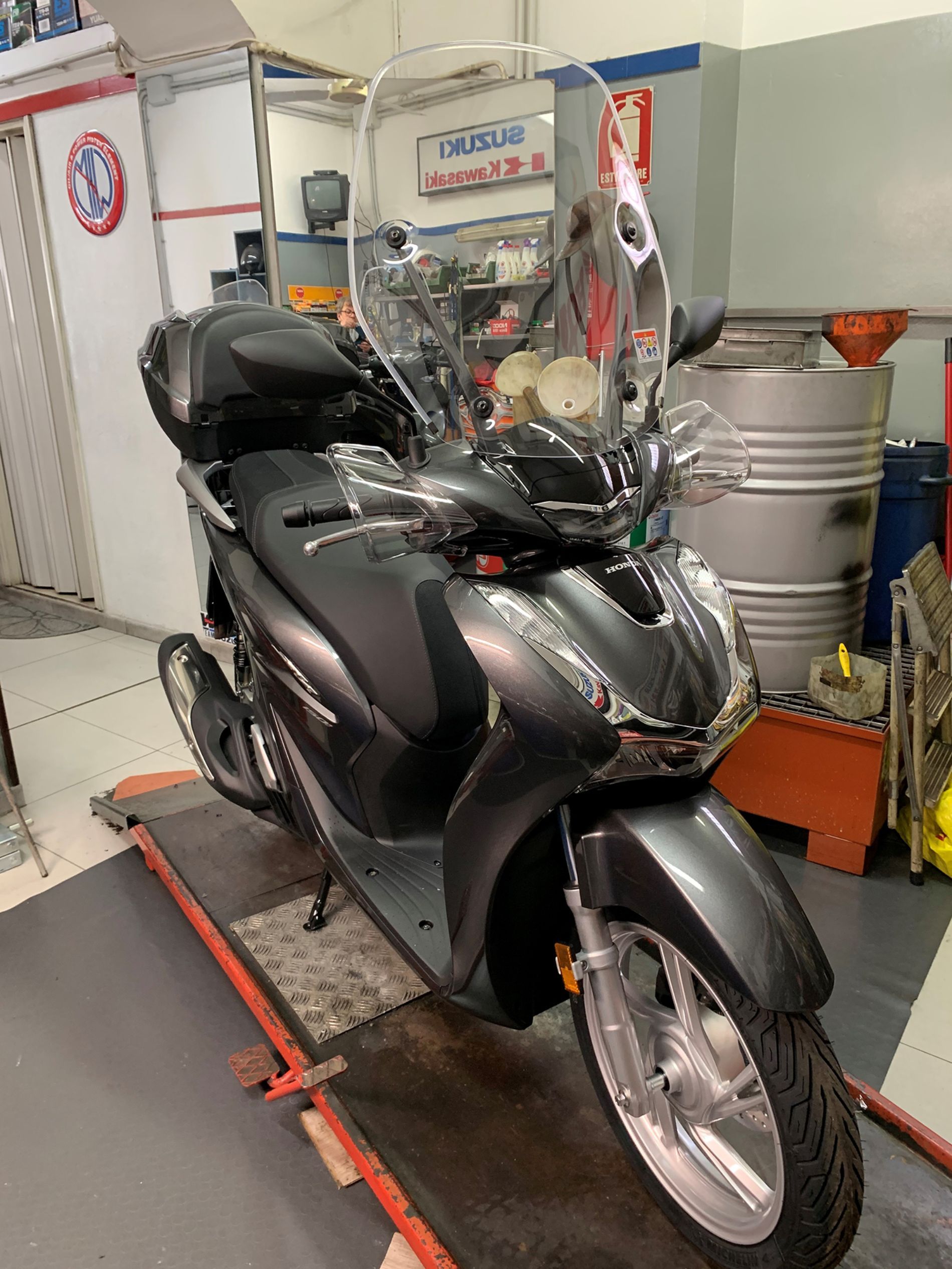 scooter nero in vendita