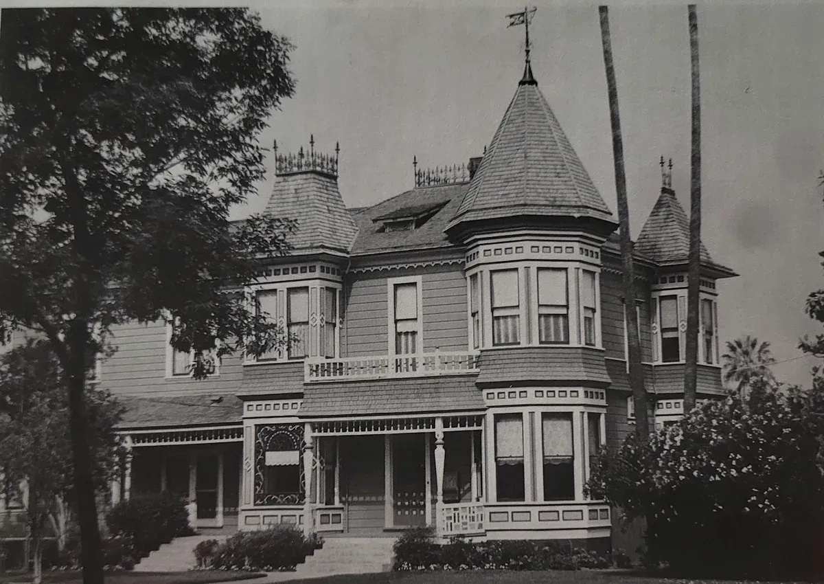 A black and white photo of a large house
