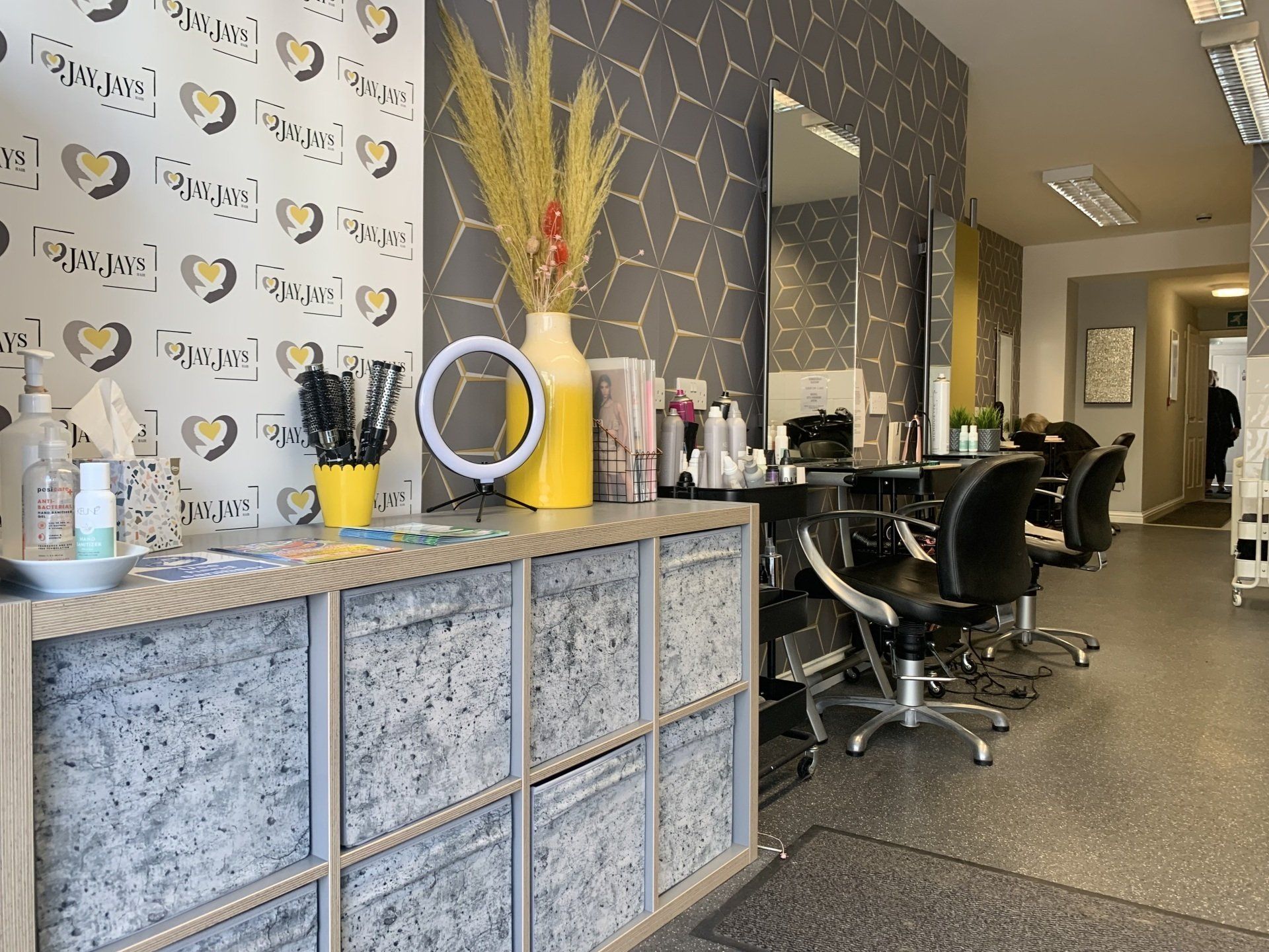 A hair salon with a lot of chairs and tables.