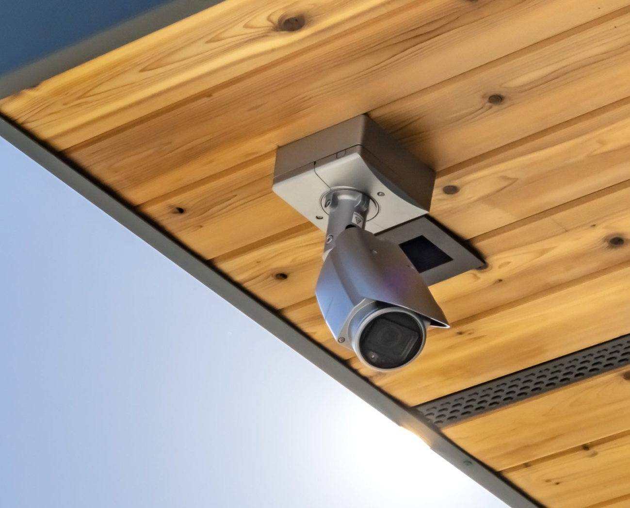 Looking for a home security solution that fits your prioriities, lifestyle, and budget?  With so many options out there knowing what is right for you can be a real challenge.  Why not keep it simple with a customized security solution from 4plus?