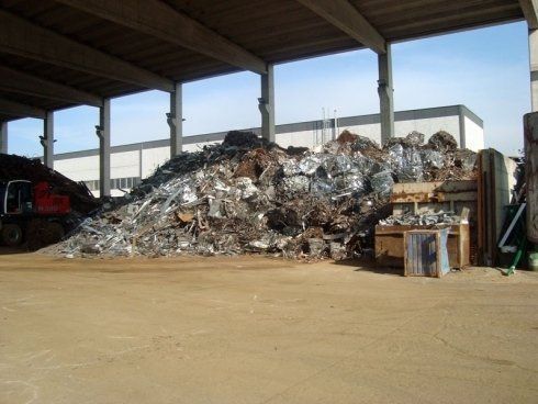 deposito di rifiuti ferrosi e non ferrosi