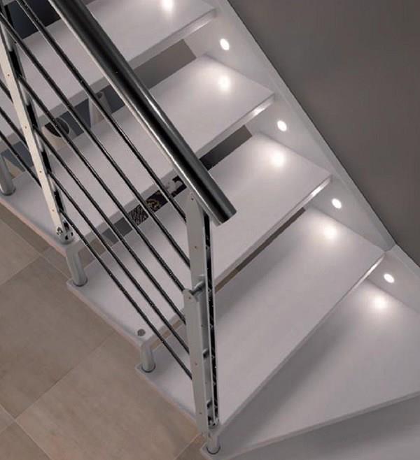 vista di una scala bianca