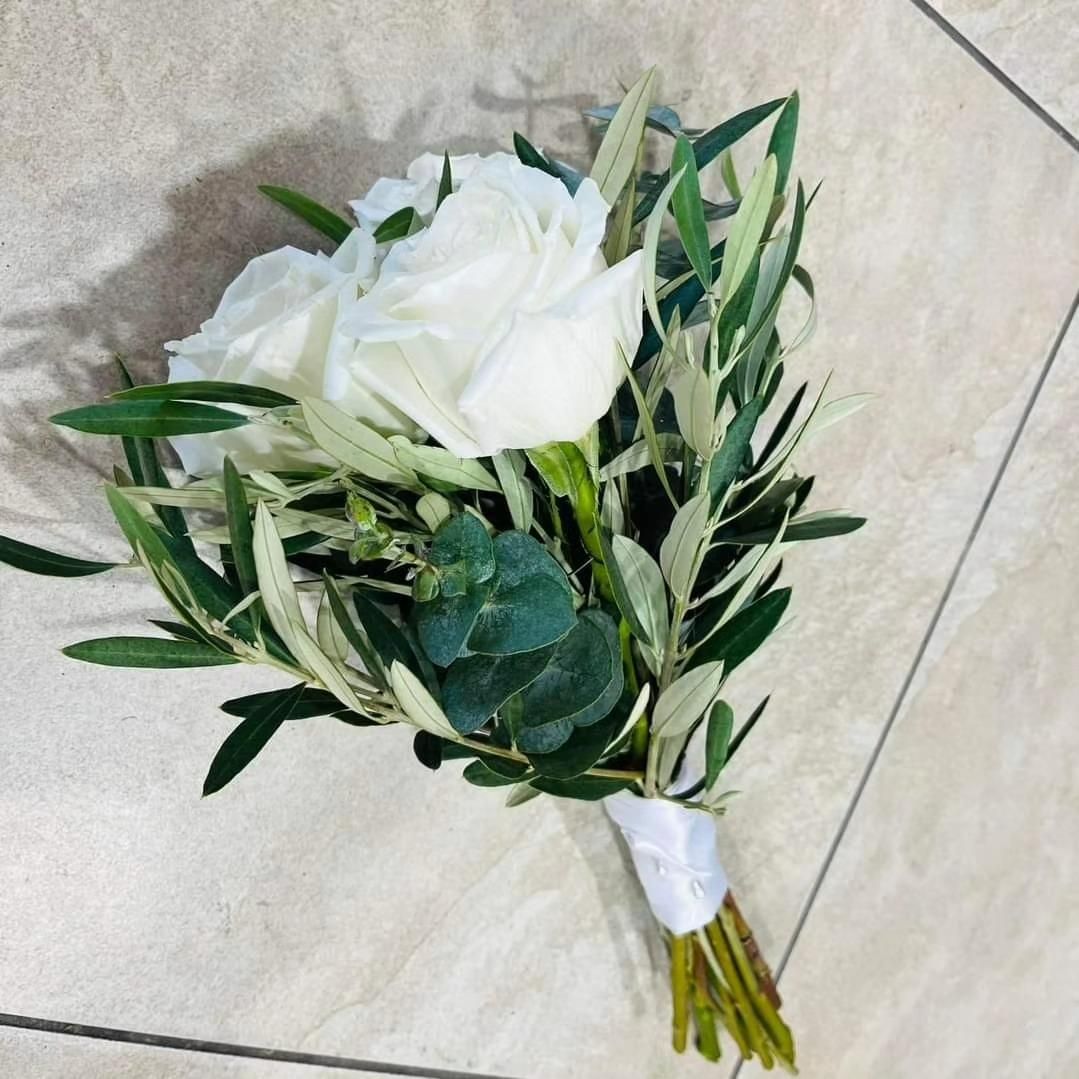 A Bouquet of White Roses and Green Leaves on a Tiled Floor — Flower Hunt in Robina, QLD