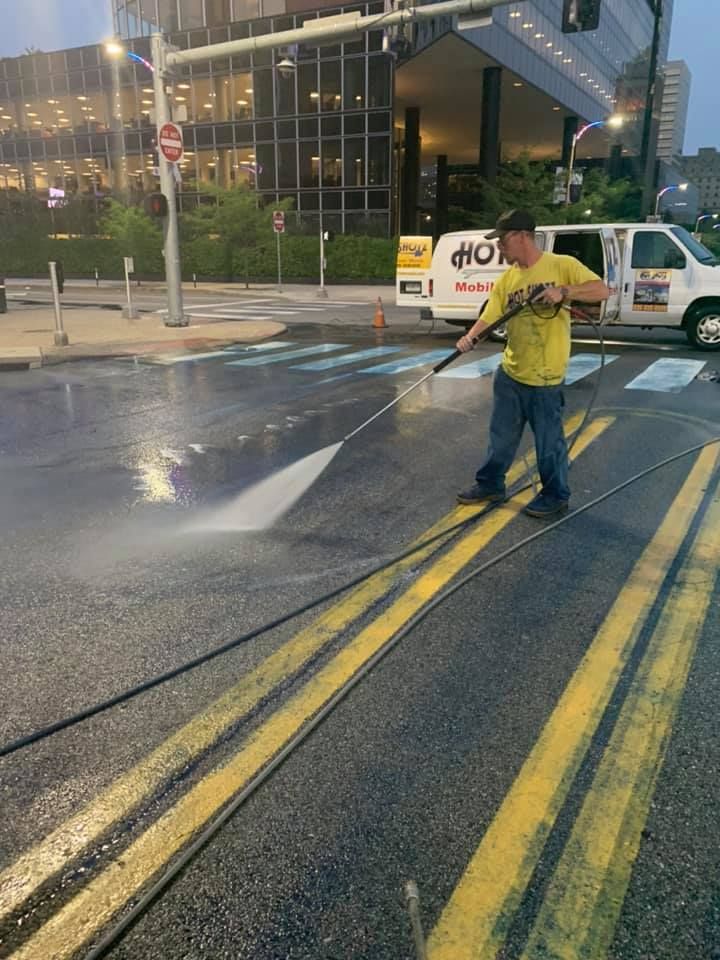 Hot Shotz Mobile Power Washing Exclusive Contract to clean the streets of St. Louis City, MO