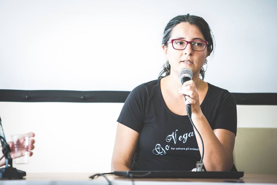 dott.ssa Denise Filippin mentre parla ad un convegno