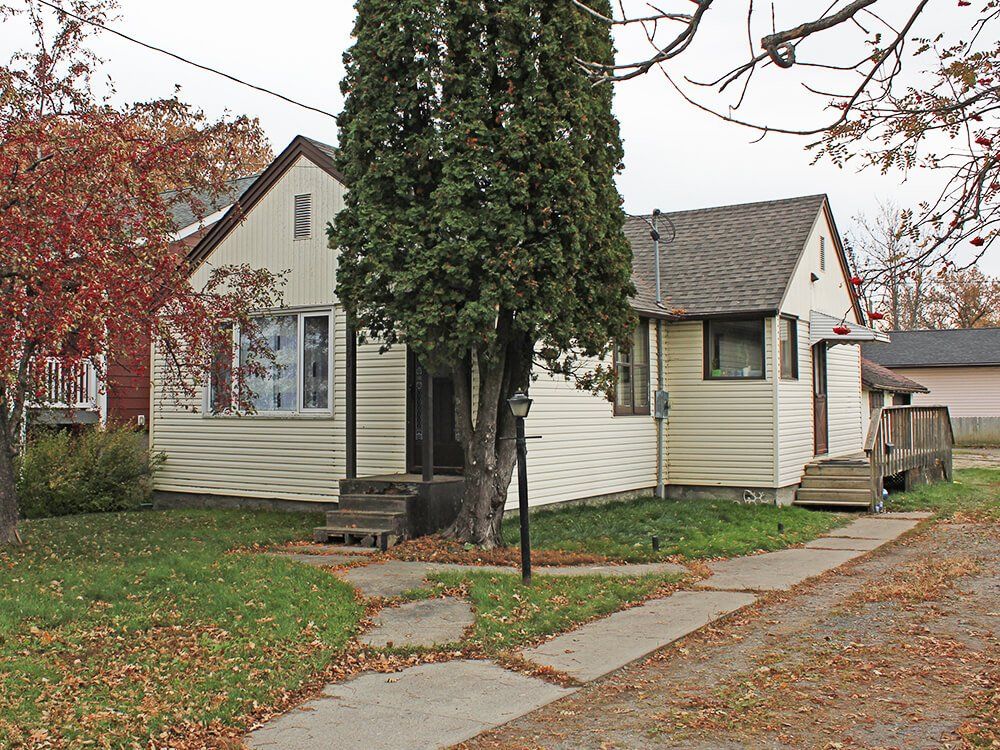 1205 2nd St E, Fort Frances