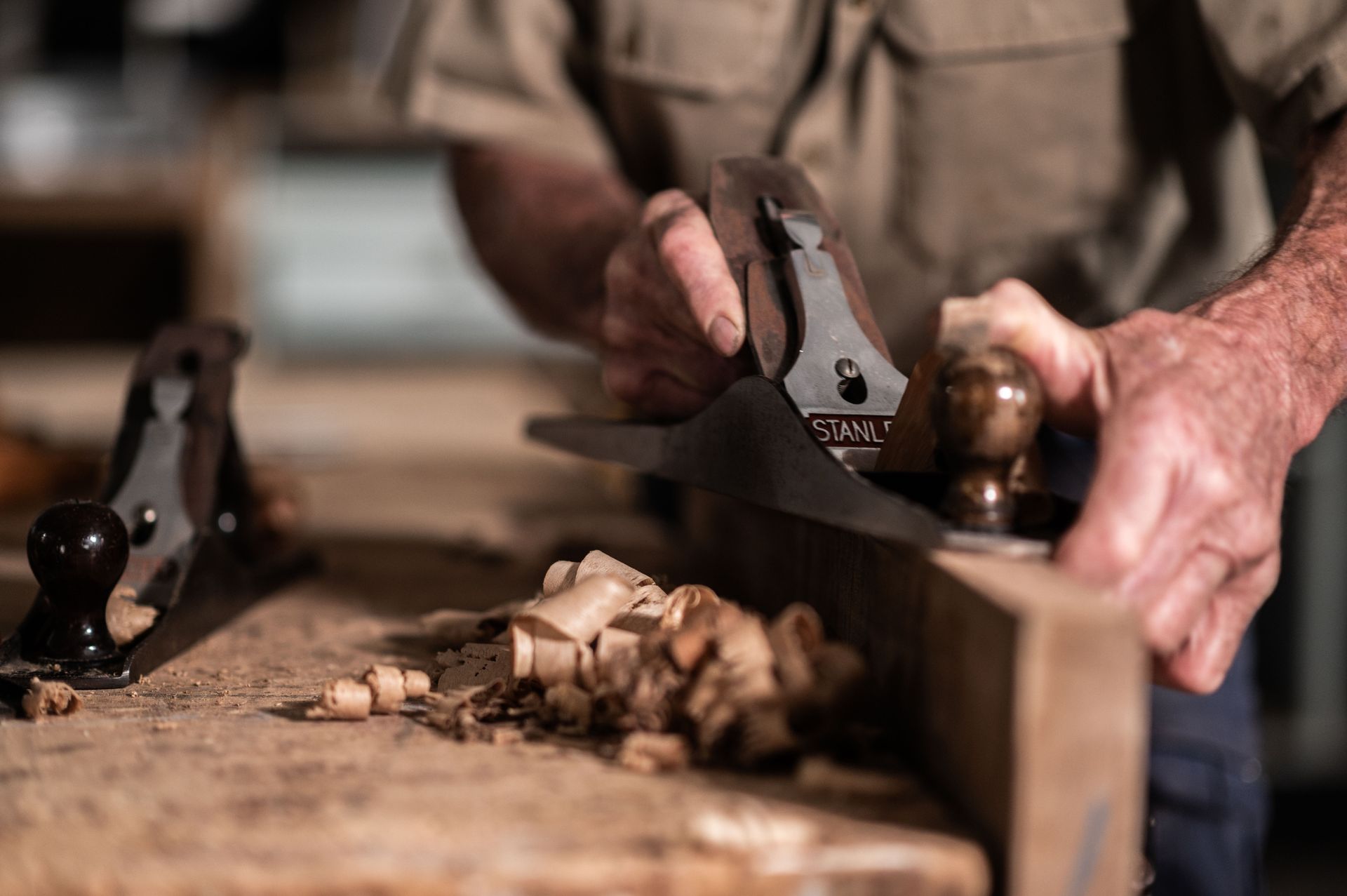 A Mans Hand is grinding wood down— Plumbe Joinery in Coffs Harbour, NSW