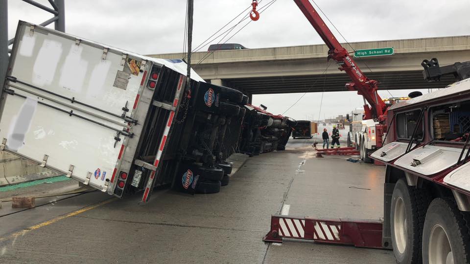 Truck Accident | Indianapolis, IN | HIX Wrecker Service, Inc.