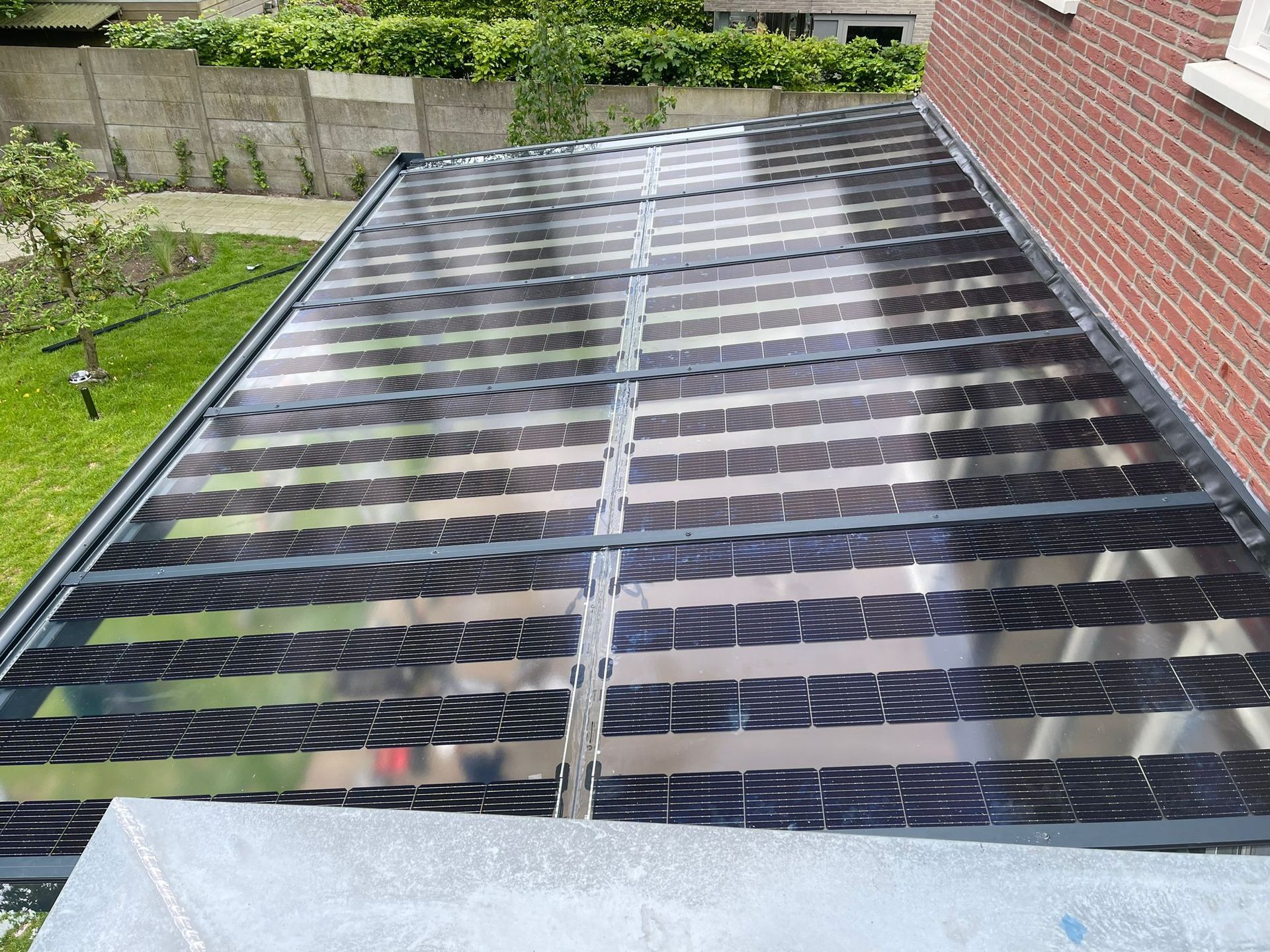 overkapping met zonnepanelen