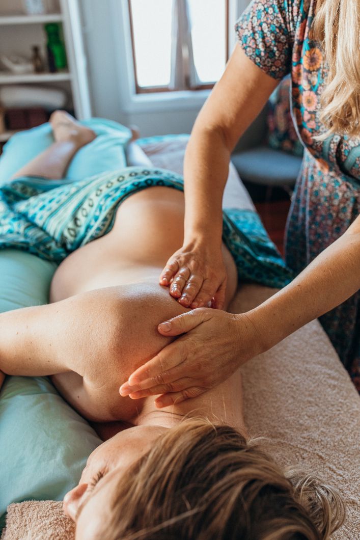 Pregnant woman in for a massage