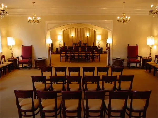 a row of chairs are lined up in a room