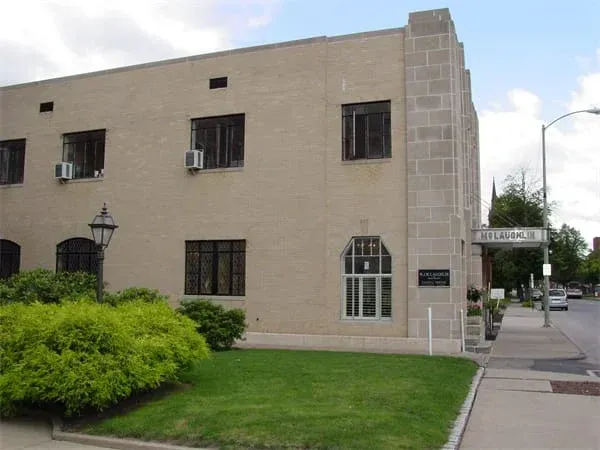 a brick building with a sign on the side that says city hall