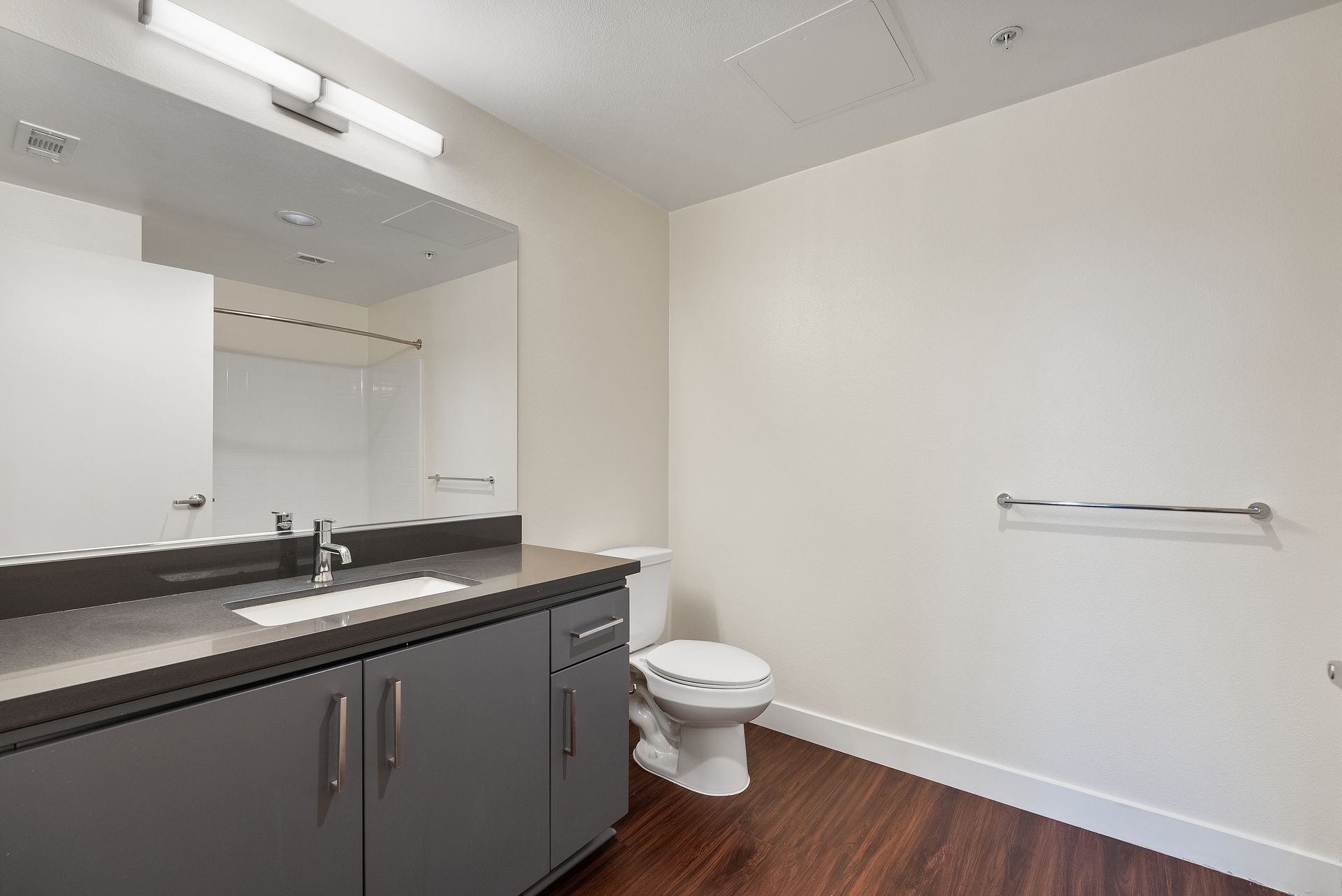 Sliding Photo Gallery Displaying Apartment Features - Bathroom