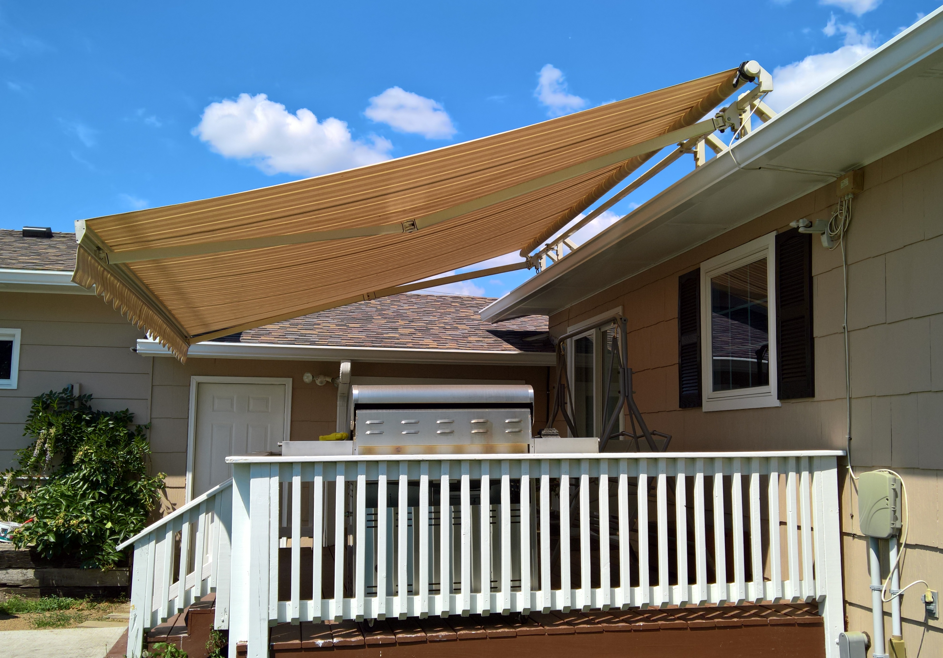 Side View Of Roof Mounted Cassetted Awning — Moorhead, MN — Olson Awning & Canvas