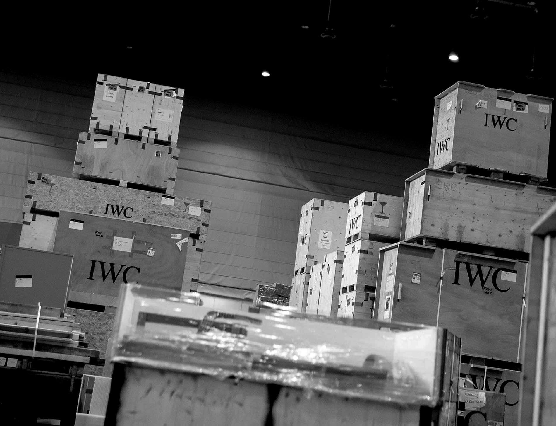 Stockage et emballage de marchandises IWC dans un entrepôt