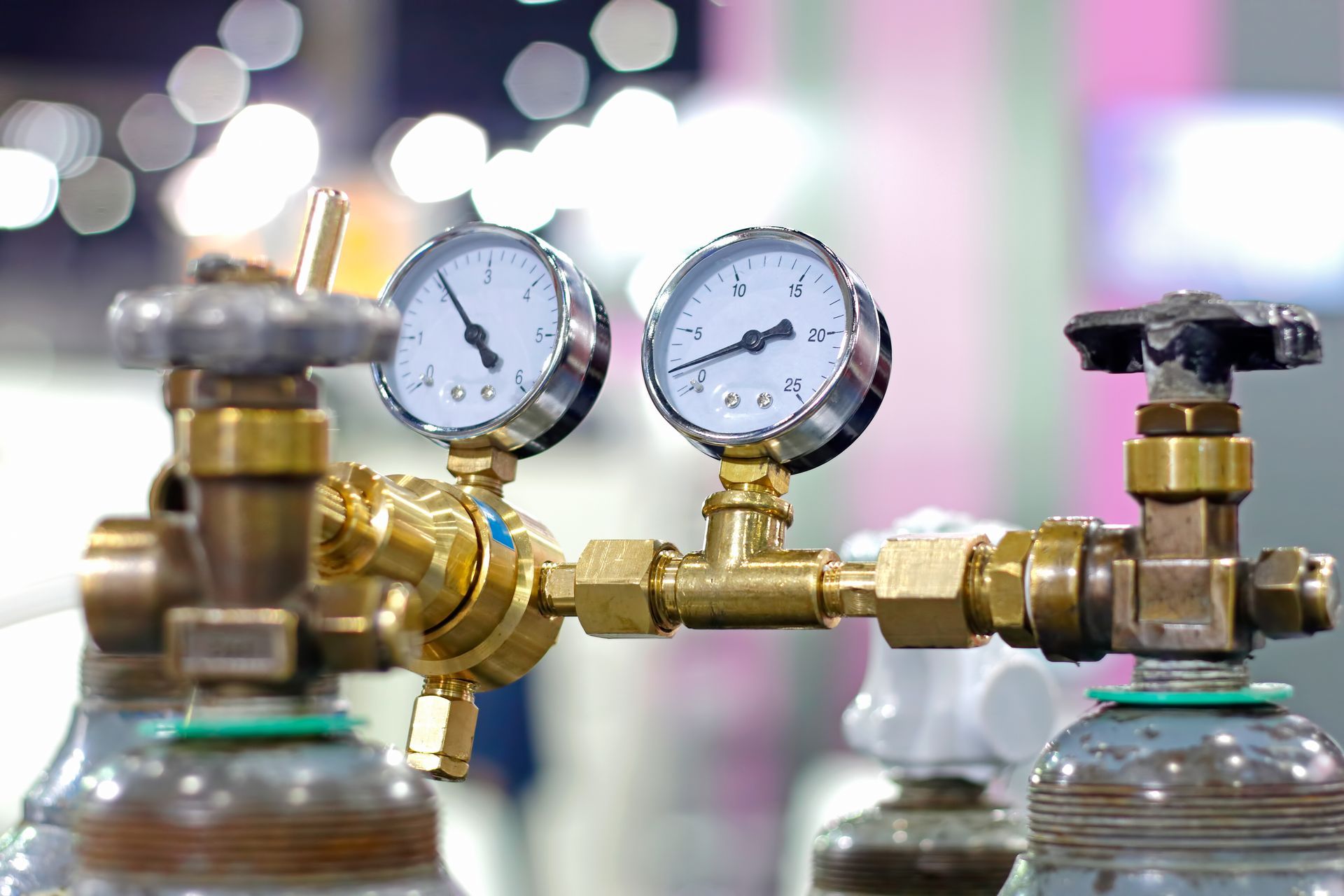 A close up of a gas cylinder with gauges attached to it.