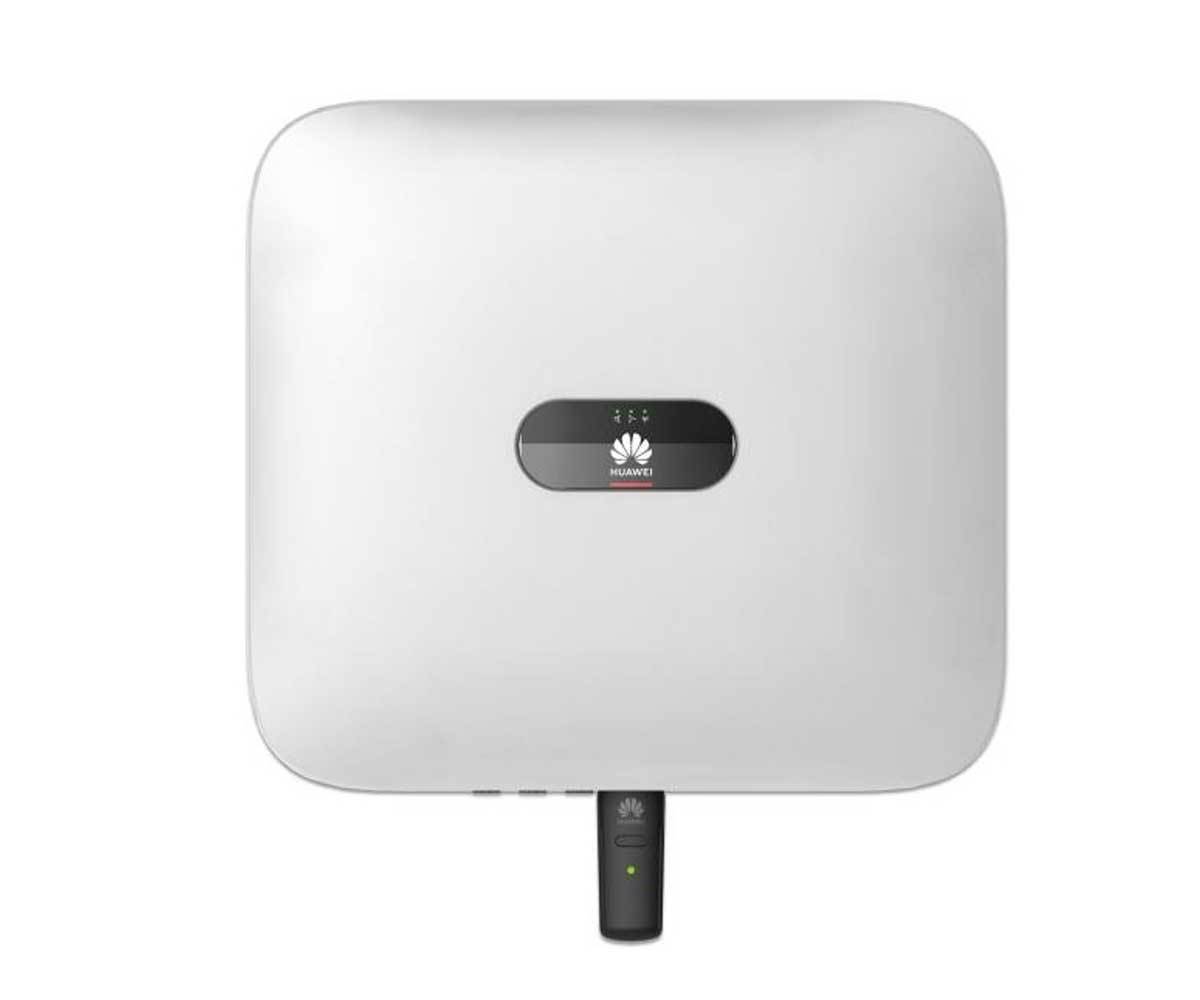 En vit huawei solar inverter sitter på en vit yta.