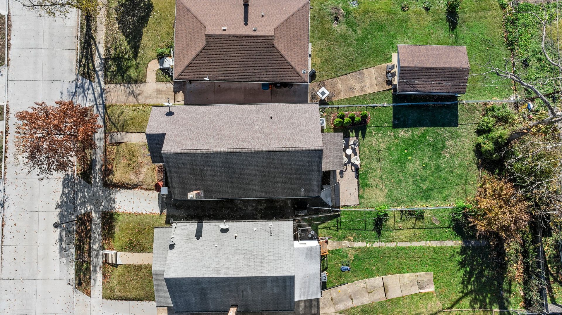 An aerial view of a row of houses in a residential area.