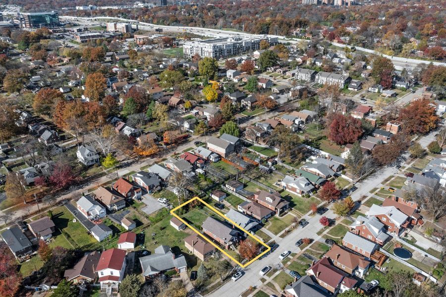 An aerial view of a residential area with a yellow line showing the location of a house.