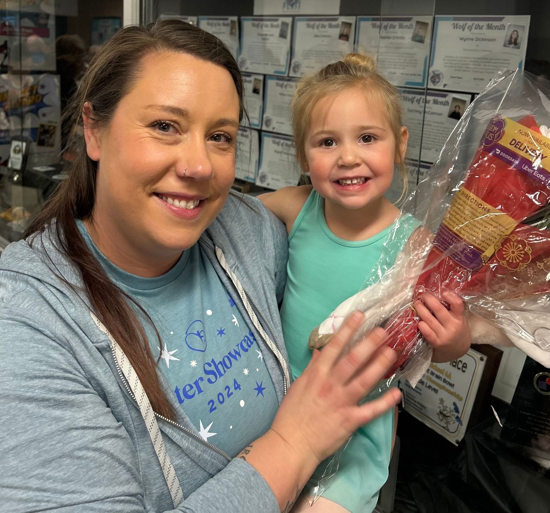 A woman wearing a shirt that says ter show on it