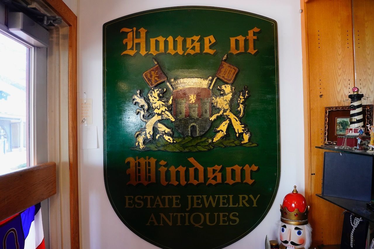 A green sign that says house of windsor estate jewelry antiques