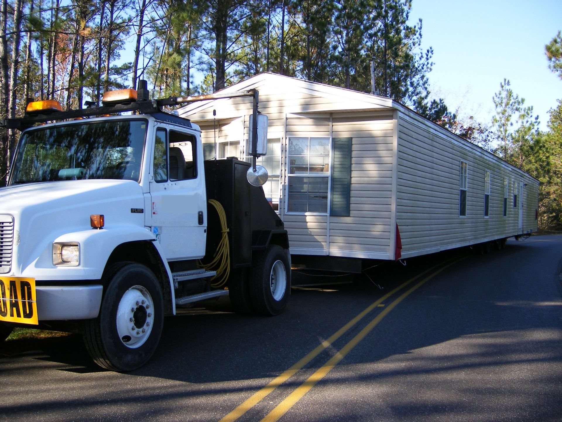 Jones Mobile Home Trasporting a mobile home
