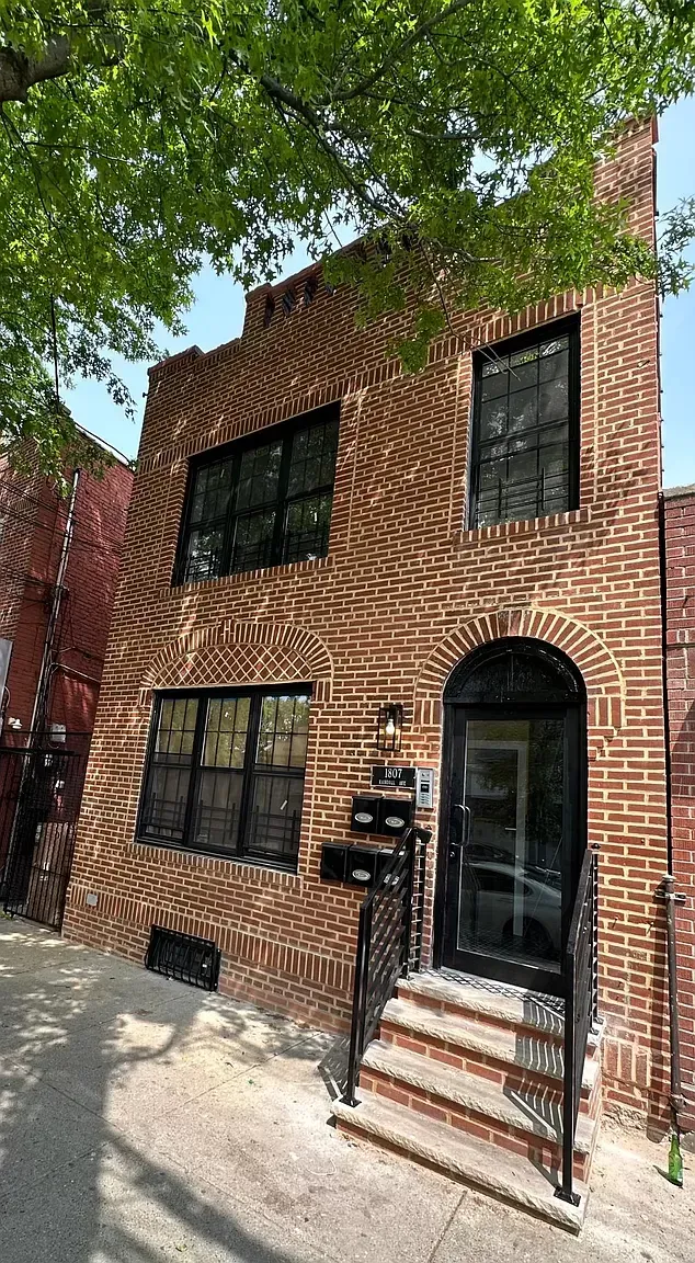 1807 Randall Ave, Bronx, NY: 