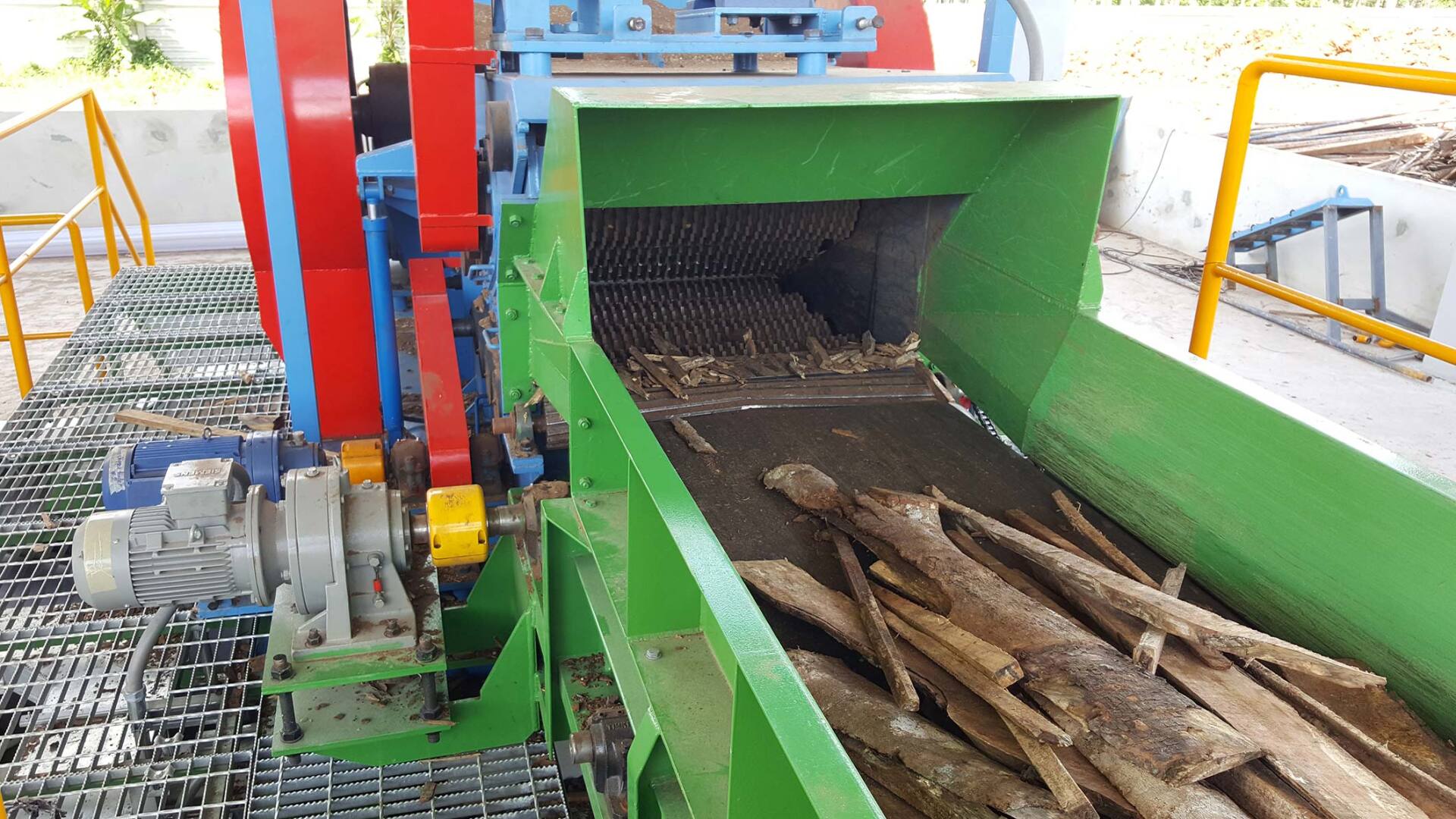 macchinario in ferro con grate