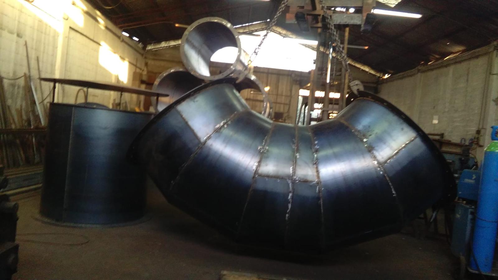 tubo e condotti metallici