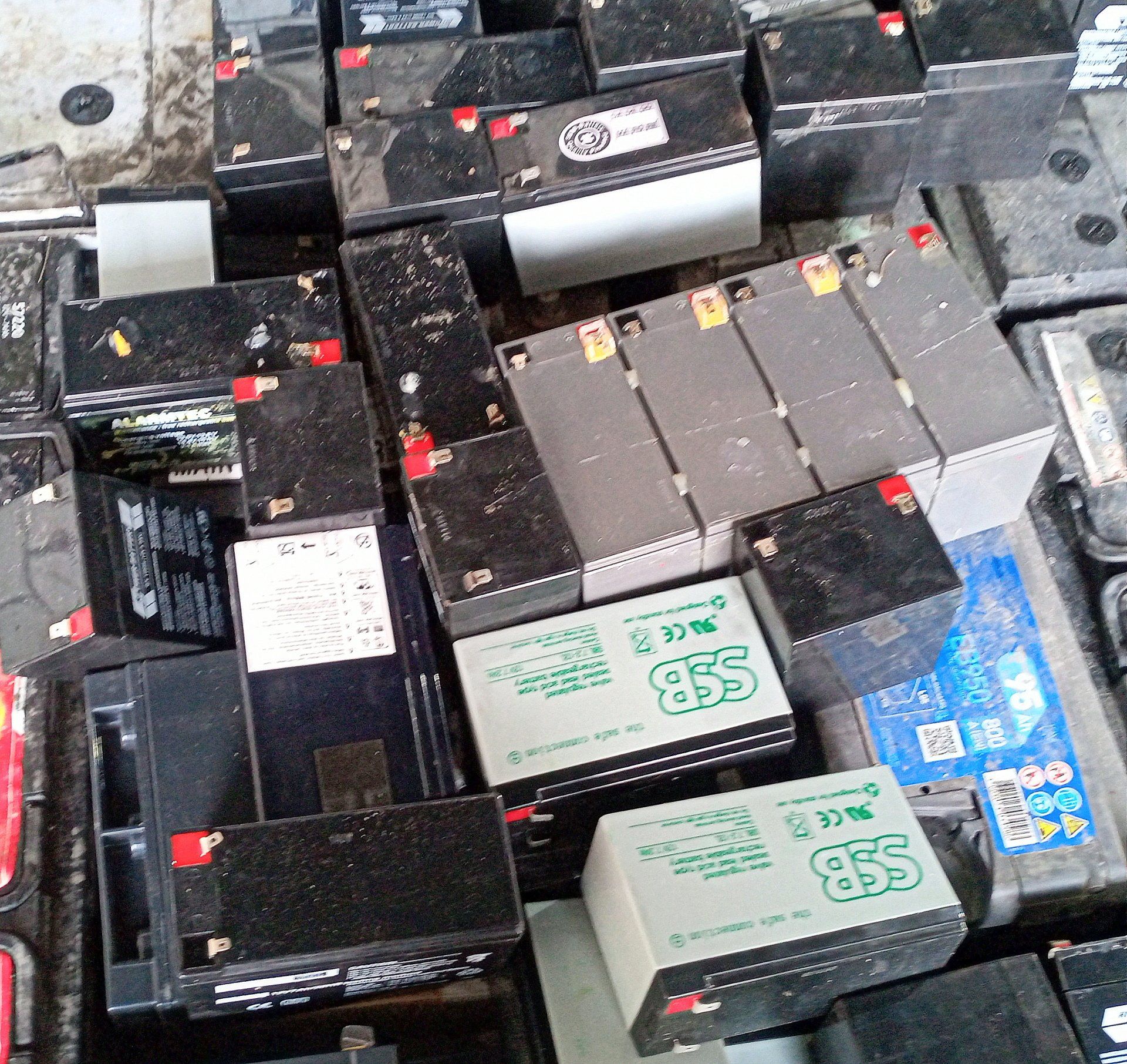 Lietoti auto katalizatori. Iepērkam auto-AKB, auto baterijas, svina