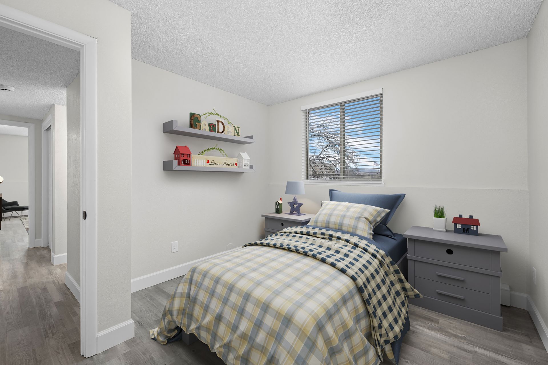 Photo of a smaller bedroom