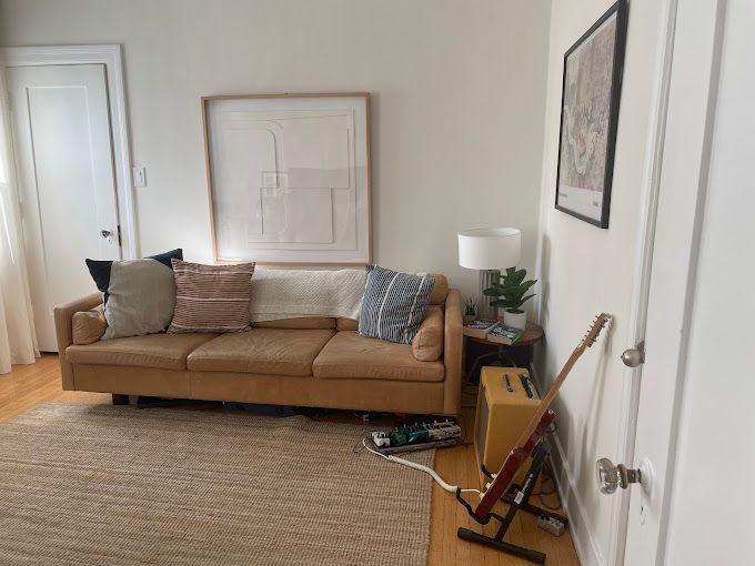 Modern LA apartment living room cleaned by expert house cleaners with clutter-free, dusted surfaces