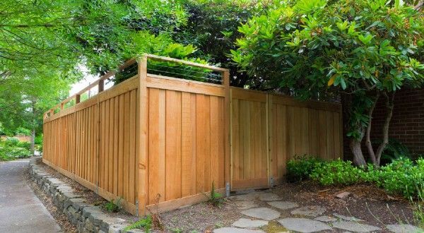  installing a cedar fence in Tullahoma