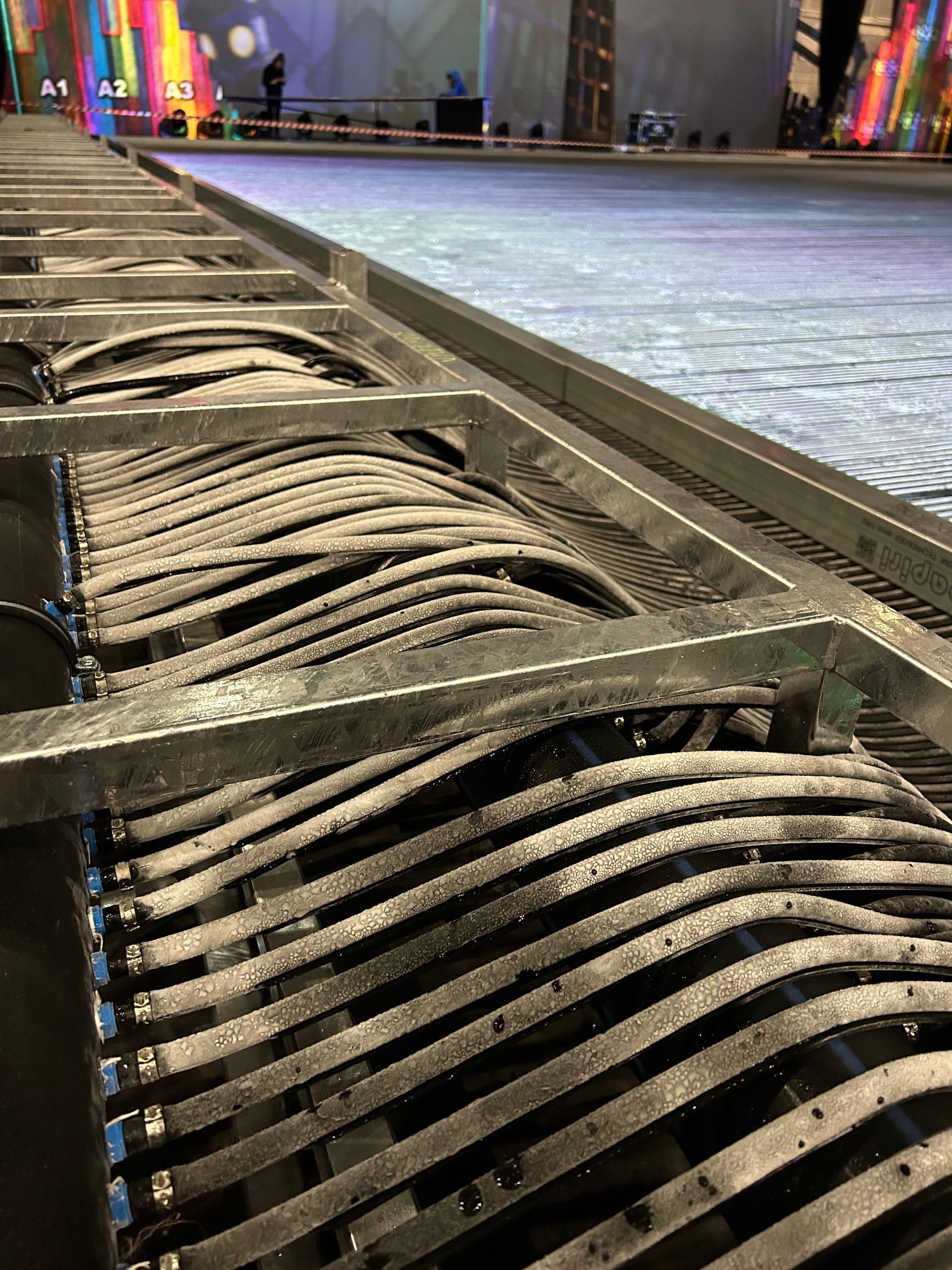 Tuberia de un suelo frigorífico de una pista de hielo movil