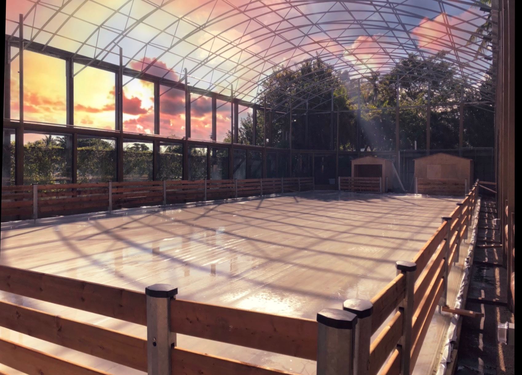 Pista de hielo cubierto con vallado de madera