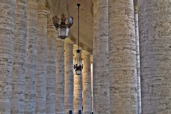 COLONNE TRAVERTINO DI PIAZZA SAN PIETRO, ROMA