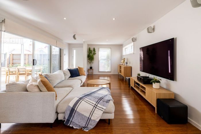 Mibnb modern living room serviced apartment geelong